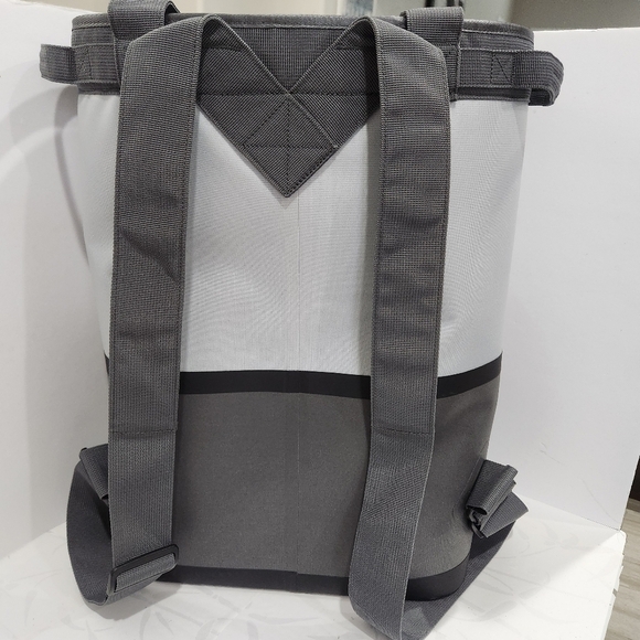 Igloo Reactor Portable 46 Can Soft Insulated Cinch Cooler Backpack Gray Tailgate - Picture 7 of 13